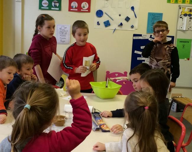 Visuel : Un exemple de travail avec les autres classes ... confectionner la galette des rois avec nos camarades de Petite Section.